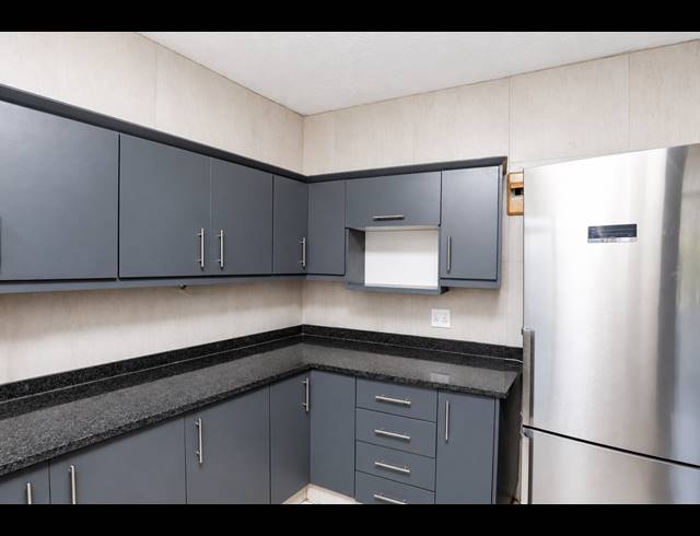 1 BEDROOM APARTMENT FOR SALE IN ESSENWOOD